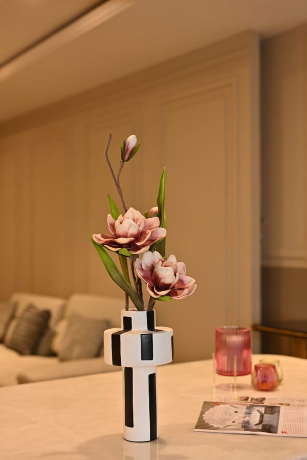 BLACK AND WHITE THEMED VASE - Image 8