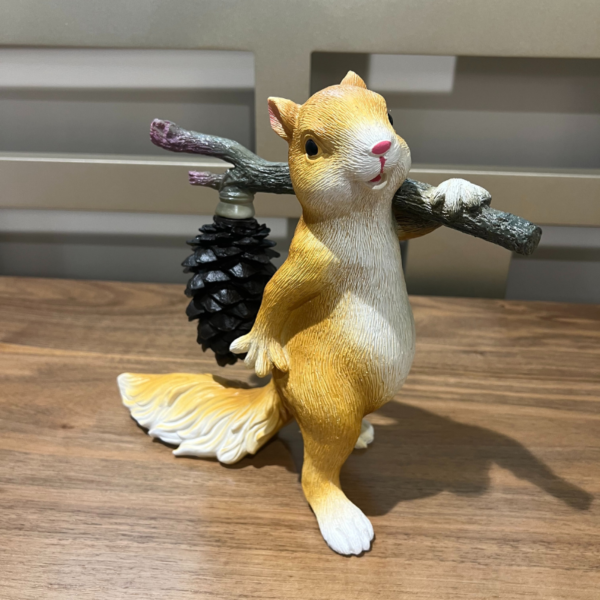 CHIPMUNK TABLE DECOR