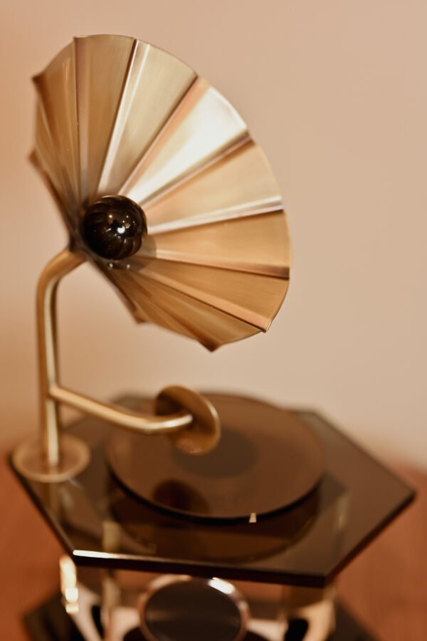 HIGH END CRYSTAL GRAMOPHONE - Image 2